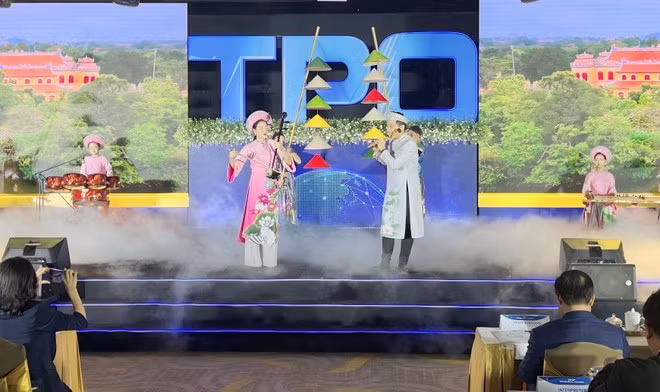 Un numéro artistique lors de l'événement. Photo: VNA
