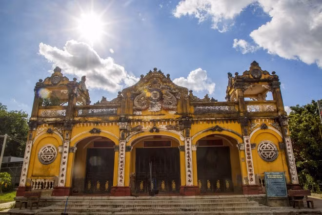 La maison commune de Thai Binh présente une architecture globale harmonieuse. Photo : VNA.