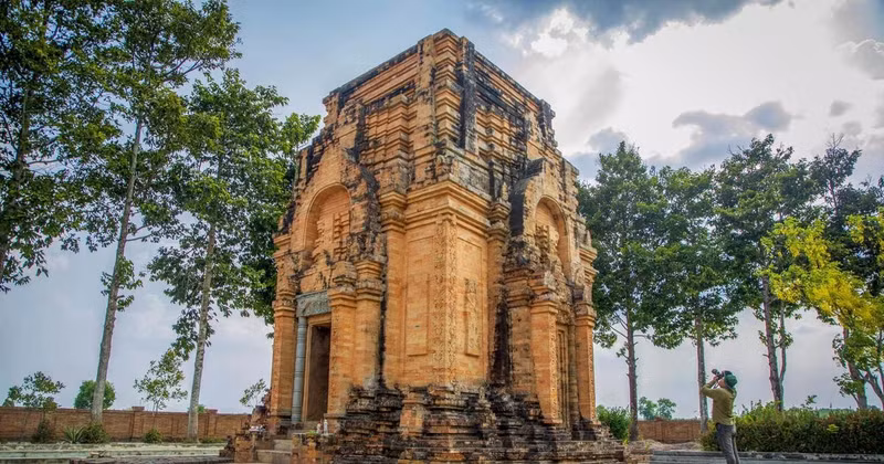 Tay Ninh abrite de nombreux sites historiques, comme d'antiques tours Cham et des maisons communes.