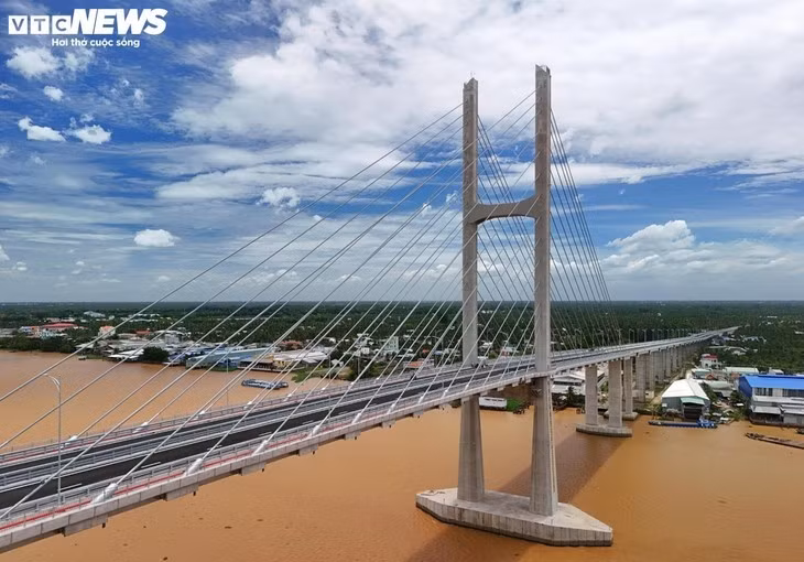 Le pont Rach Mieu 2 relie Dong Thap et Vinh Long. Photo : VTC News.