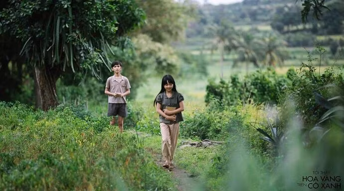 Une scène du film Tôi thây hoa vang trên co xanh (Des fleurs jaunes sur l’herbe verte). Photo : VHTT. 
