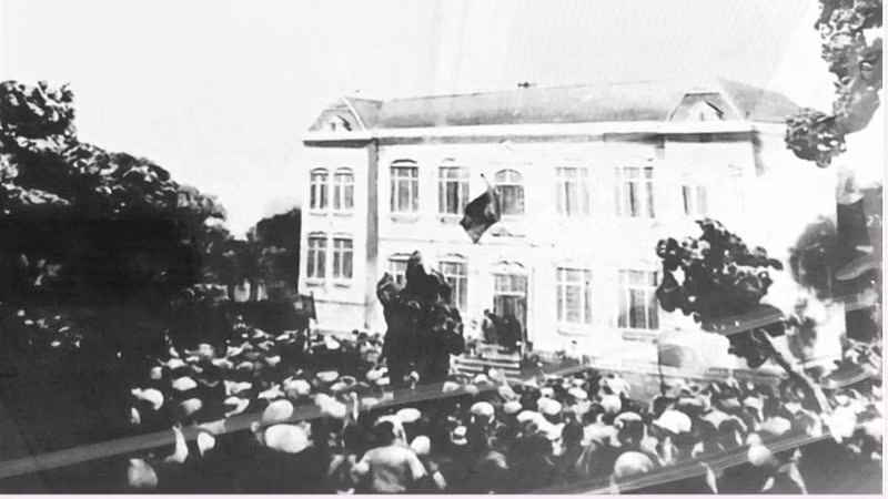 Lors du soulèvement pour prendre le pouvoir dans le chef-lieu de Vinh, en août 1945. Photo : baonghean.vn