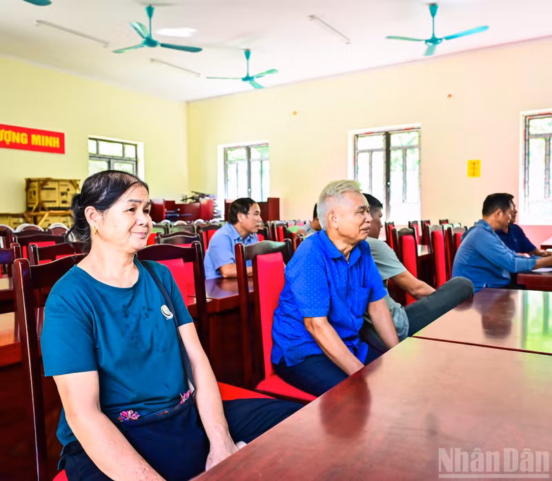 Les familles gravement touchées par des catastrophes naturelles sont principalement issues des ethnies Dao, Tay et Nung. Photo : Bao Long/NDEL