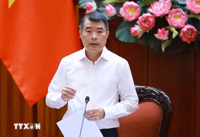 Le Premier ministre Le Minh Hung s'exprime lors de la réunion, le 9 juillet à Hanoï. Photo : VNA.