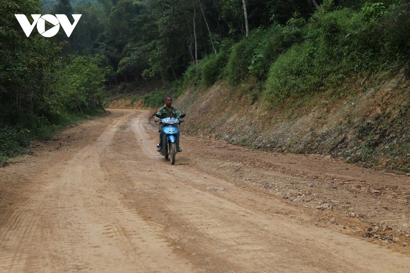 Ces dernières années, les autorités de Cao Bang ont mis l'accent sur le développement du système des transports ruraux. Photo : VOV
