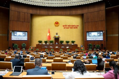 Lors de la 10e session de l'AN de la XVe législature. Photo: quochoi.vn 