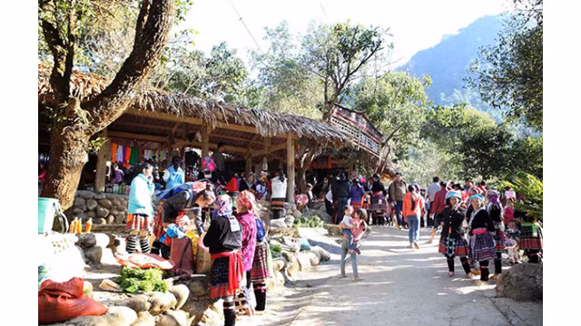 Le marché montagnard de la zone frontalière Sin Suôi Hô ảnh 6