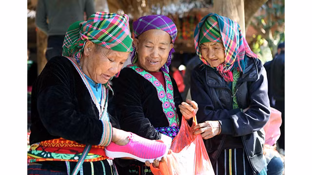 Le marché montagnard de la zone frontalière Sin Suôi Hô ảnh 3