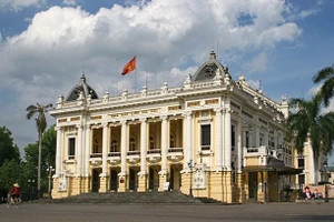 L’Opéra de Hanoï devient un témoin privilégié de l’histoire révolutionnaire. Photo : hanoimoi.