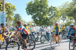Placée sous le thème « Voyage au cœur du patrimoine vert », l’activité de cyclisme communautaire a attiré un large public, contribuant à diffuser des messages en faveur d’un mode de vie sain et respectueux de l’environnement. Photo : Comité d’organisation