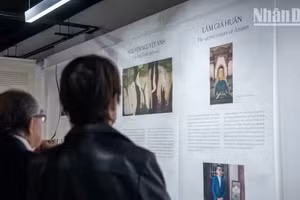 L’exposition a suscité un vif intérêt auprès de la communauté vietnamienne et des amateurs d’art en France. Photo : Minh Duy.