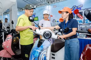 Le Vietnam s’impose aujourd’hui comme le troisième marché mondial des motos électriques, derrière la Chine et l’Inde. Photo : Dantri. 