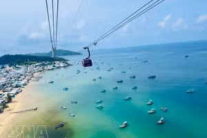 Le téléphérique Hon Thom, le plus long système de câble sous-marin au monde, dans la zone spéciale de Phu Quoc, province d'An Giang (Photo : VNA) 