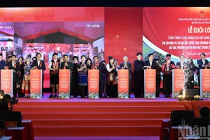 [EN IMAGES] Le Premier ministre assiste à la cérémonie de pose de la première pierre d’écoles spécialisées à Thai Nguyen