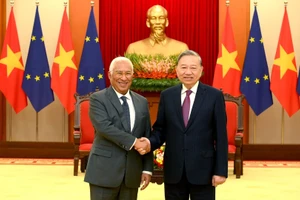 Le secrétaire général du Parti communiste du Vietnam, To Lam, et Antonio Costa, président du Conseil européen.