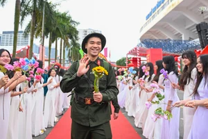 Les jeunes de la capitale partent avec enthousiasme accomplir leur service militaire
