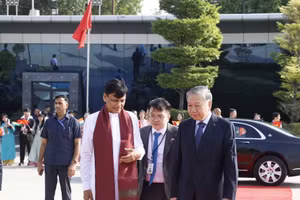 Le secrétaire général et président To Lam quitte New Delhi pour une visite à Mumbai.