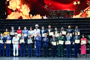 [En images] Le secrétaire général To Lam à la soirée d’hommage « Hô Chi Minh – Le chemin de l’aspiration »