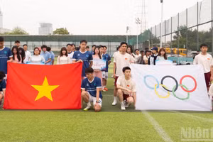 Des étudiants vietnamiens à Pékin et à Tianjin participent à une compétition sportive. Photo : NDEL.