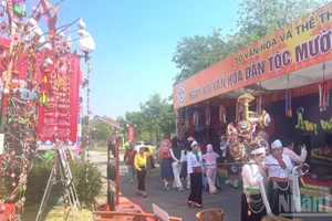 Une ambiance festive a marqué la cérémonie d’ouverture de la 2ᵉ Journée culturelle de l'ethnie Muong.