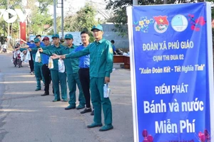 Un retour au pays réchauffé par la solidarité à l’approche du Têt