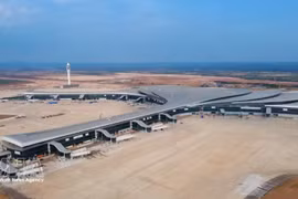 La piste d’atterrissage n°1 et les aires de stationnement du du projet de l’aéroport international de Long Thanh sont terminées. Photo : VNA.