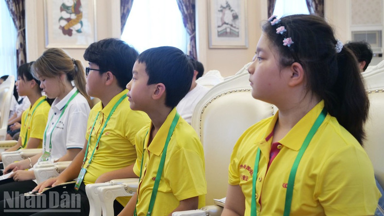 Une délégation d’enfants chinois en visite au siège de l’ambassade du Vietnam en Chine. enfants-tq.jpg