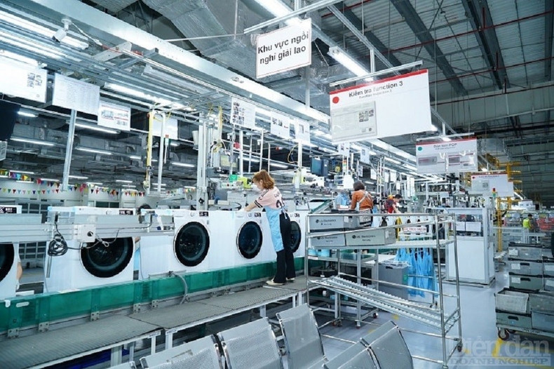 Dans l'usine de LG à Hai Phong. Photo : DDDN. lg-zi-trang-due-hai-phong-dddn.jpg