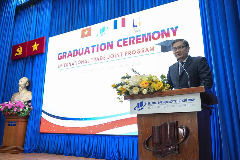 Le Profeseur Nguyen Minh Ha, recteur de l&apos;Université ouverte prend la parole lors de la cérémonie.