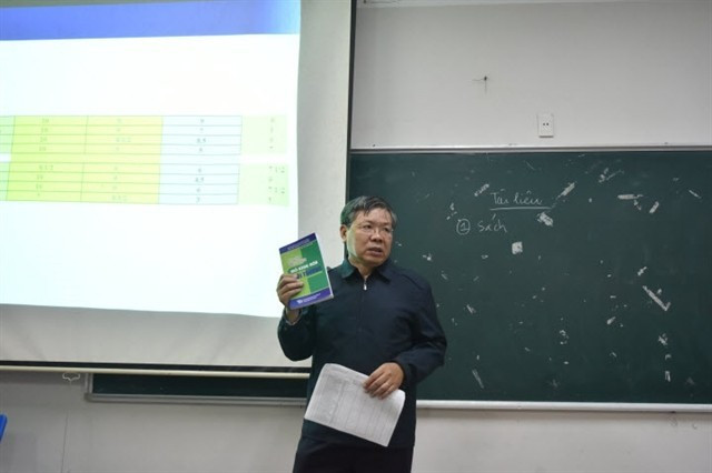 Le professeur Bui Ta Long, du Laboratoire clé de contrôle numérique et d’ingénierie des systèmes de l’Université nationale du Vietnam à Ho Chi Minh-Ville. Photo : envim.net