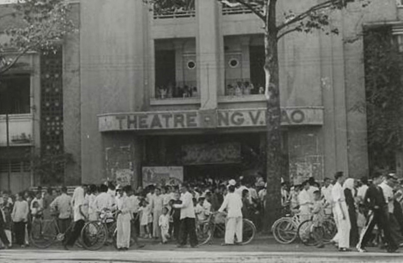 Le théâtre Nguyen Van Hao, où le Front Viet Minh fit sa première apparition publique le 20 août 1945. Photo d’archives : QĐND. rap-nguyen-van-hao.jpg