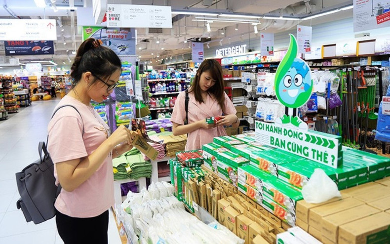 Les consommateurs vietnamiens, en particulier les générations Z et Alpha, manifestent une conscience environnementale élevée. Photo : NDEL. gen-z-3.jpg