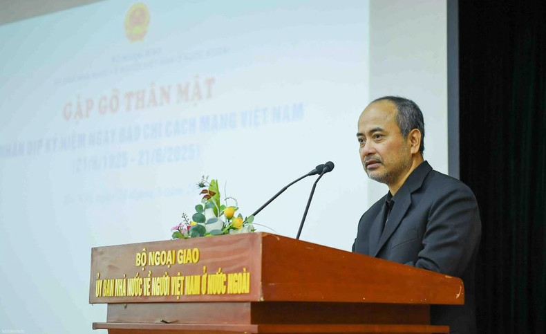 Nguyen Trung Kien, président du Comité d'État pour les Vietnamiens d'outre-mer, prend la parole lors de la conférence de presse. Photo : baoquocte. diaspora-3-bqt.jpg