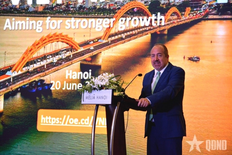 Alvaro Pereira, économiste en chef de l’Organisation de Coopération et de Développement économiques (OCDE). Photo : QĐND. alvaro-qdnd.jpg