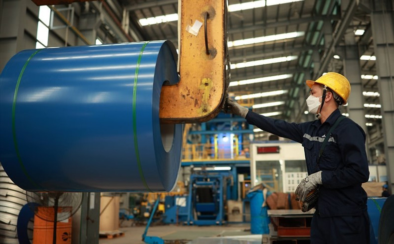 La transformation numérique est devenue une tendance inévitable dans le secteur industriel, en particulier pour les entreprises de l’industrie de sous-traitance. Photo : laodong. sous-traitancec-ld.jpg