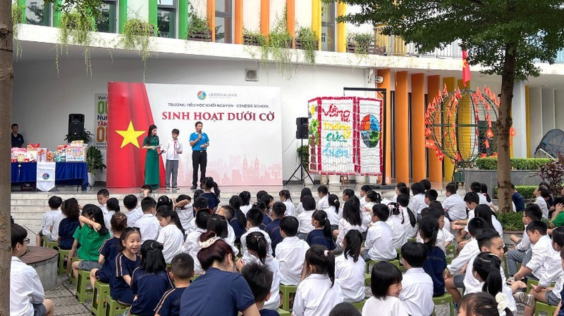 La cérémonie hebdomadaire sous le drapeau de l’école primaire Khoi Nguyen – Genesis School a mis en lumière le thème de la mer et des îles de la Patrie. Photo : NDEL. fete-1.jpg