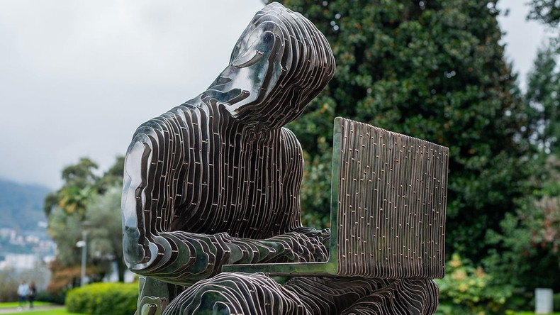 Statue de Satoshi à Lugano (Suisse). pere-bitcoin-lugano-suisse.jpg