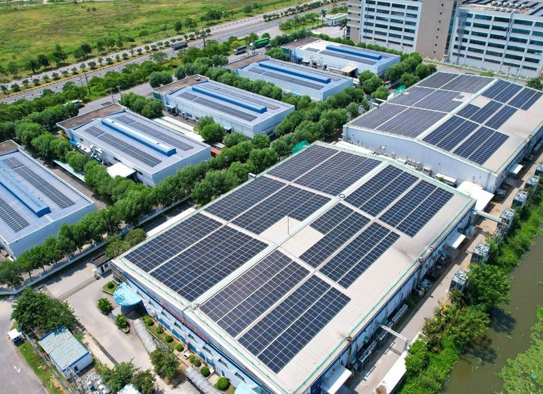 Becamex met en œuvre des solutions solaires sur toiture et d'autres innovations énergétiques au service de ses zones industrielles au Vietnam. Photo : Becamex. vsses-becamex.jpg