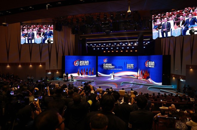 Cérémonie de clôture du 47ᵉ Sommet de l’ASEAN et des sommets connexes. Photo : VNA. Cérémonie de clôture du 47ᵉ Sommet de l’ASEAN et des sommets connexes. Photo : VNA.