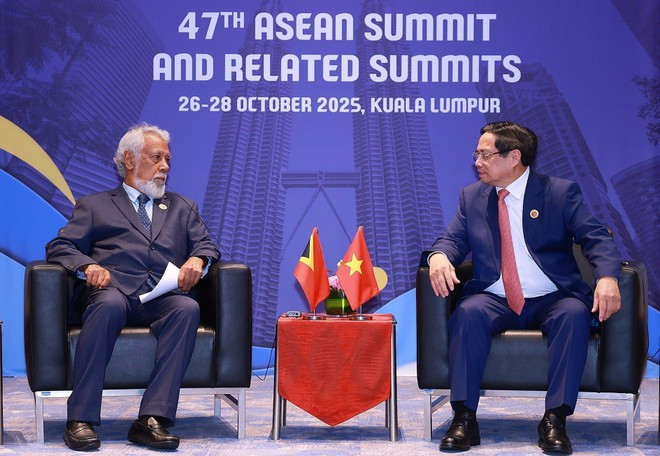 Le Premier ministre Pham Minh Chinh (droite) et le Premier ministre du Timor-Leste Xanana Gusmao. Photo : VNA.