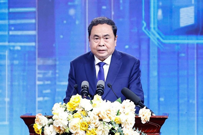 Le président de l’Assemblée nationale, Tran Thanh Man, s’exprime lors de la 18e cérémonie de remise des Prix "Nhân tài dât Viêt" (Talents du Vietnam), à Hanoi, le 27 octobre. Photo : VNA. Le président de l’Assemblée nationale, Tran Thanh Man, s’exprime lors de la 18e cérémonie de remise des Prix "Nhân tài dât Viêt" (Talents du Vietnam), à Hanoi, le 27 octobre. Photo : VNA.