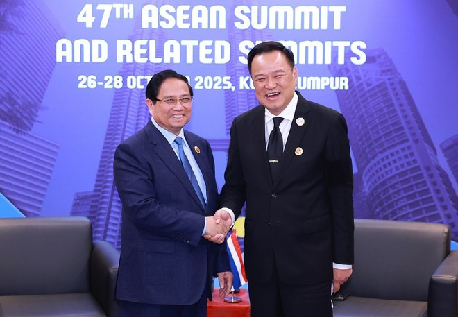 Le Premier ministre Pham Minh Chinh et son homologue thaïlandais, Anutin Charnvirakul. Photo : VNA. Le Premier ministre Pham Minh Chinh et son homologue thaïlandais, Anutin Charnvirakul. Photo : VNA.