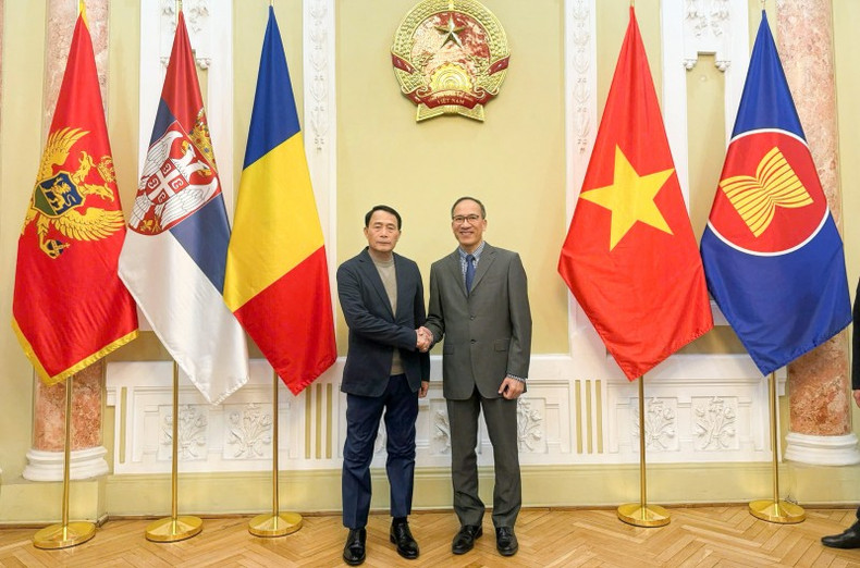 Le vice-ministre Le Quoc Hung et l'ambassadeur Do Duc Thanh. Photo : CAND. le-quoc-hung-do-duc-thanh.jpg