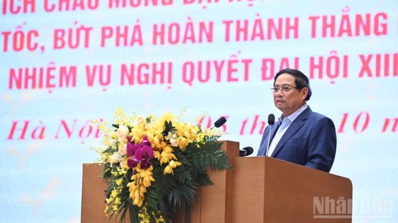 Le Premier ministre Pham Minh Chinh a affirmé que l'émulation stimulerait l'unité nationale, le patriotisme et la créativité, permettant au Vietnam d'avancer fermement vers une nouvelle ère de développement, de prospérité, de civilisation et de bonheur. Photo : NDEL. pmc-2.jpg