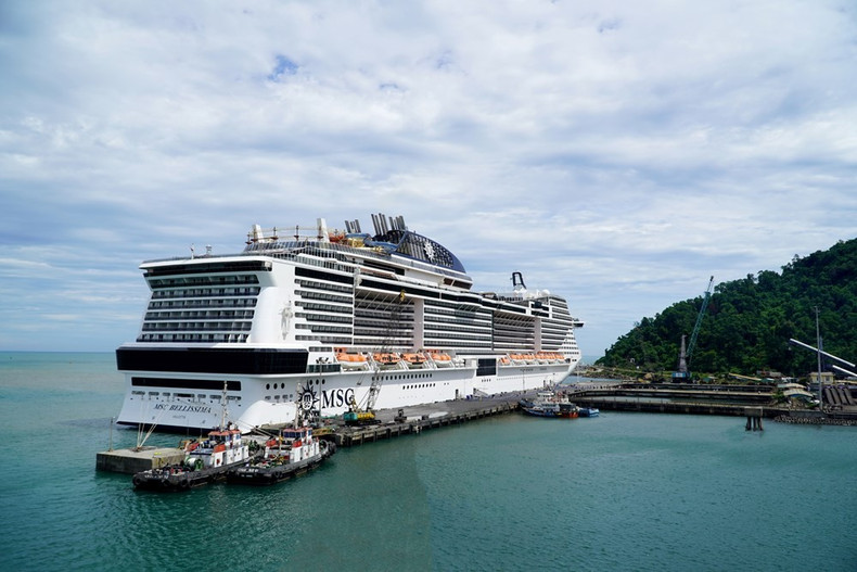 Le super paquebot MSC Bellissima, l’un des plus grands navires de croisière au monde, a accosté au quai no 1 du port de Chan May. Photo : Port de Chan May. port-chan-may-2.jpg