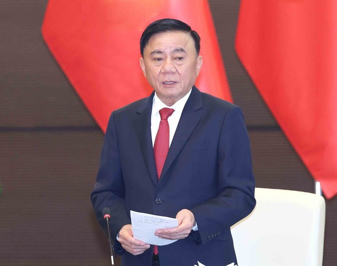 Tran Cam Tu, membre du Bureau politique, permanent du Secrétariat et chef du sous-comité chargé du service du XIVᵉ Congrès national du PCV, s'exprime lors de la répétition générale. Photo : VNA.