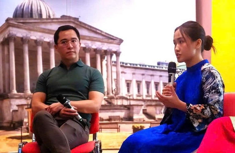 Thien Kim lors du lancement de « Biên sử nước ». ra-mat-bien-nien-su-nc.jpg