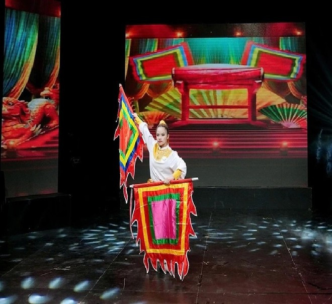 Parmi les près de 200 représentations du Festival des arts de la jeunesse et des enfants qui s'est récemment tenu à la Télévision vietnamienne (10 juillet), près de la moitié étaient des œuvres culturelles et artistiques traditionnelles. Photo : Comité d'organisation. Parmi les près de 200 représentations du Festival des arts de la jeunesse et des enfants qui s'est récemment tenu à la Télévision vietnamienne (10 juillet), près de la moitié étaient des œuvres culturelles et artistiques traditionnelles. Photo : Comité d'organisation.