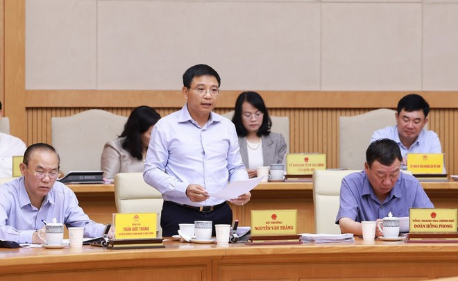 Le ministre des Finances Nguyen Van Thang prend la parole. Photo : VNA. Le ministre des Finances Nguyen Van Thang prend la parole. Photo : VNA.