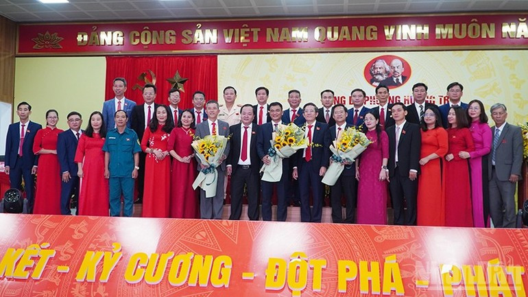 Le 30 juillet, le Comité du Parti du quartier de Huong Tra, à Da Nang (Centre du Vietnam), a tenu son premier Congrès pour le mandat 2025-2030. Photo : NDEL. huong-tra-ndel.jpg